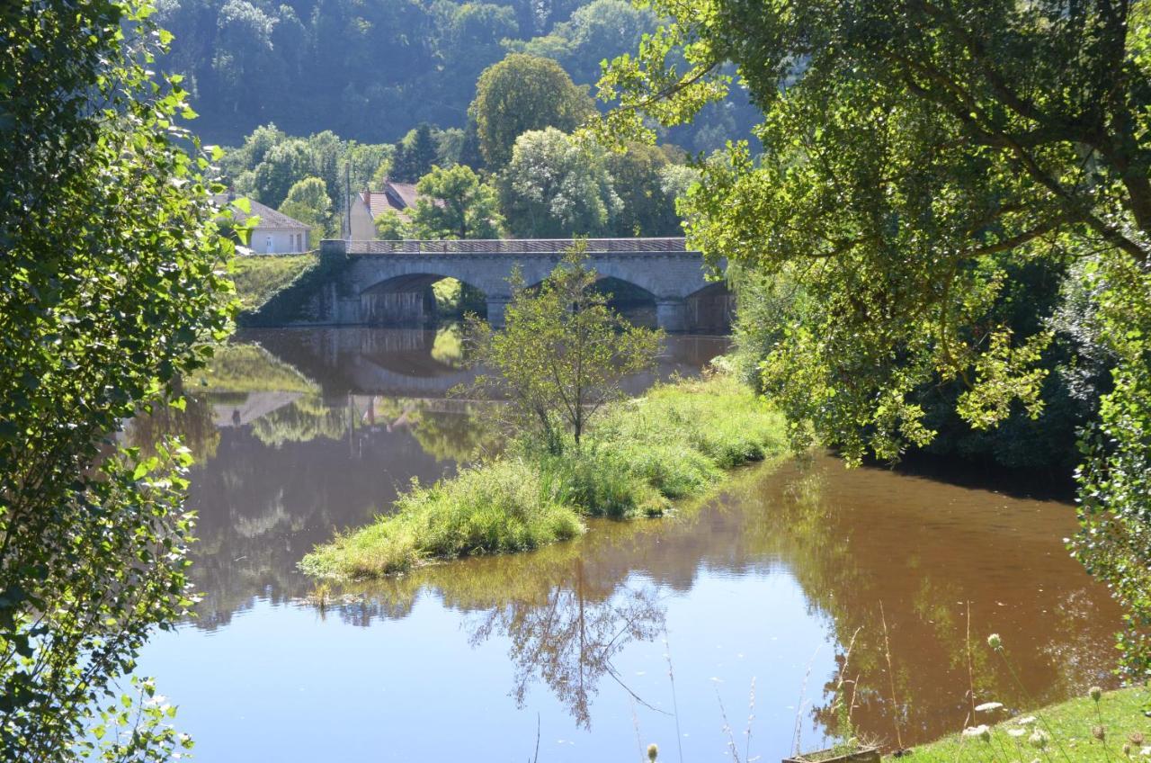 Gite Au Bord De L'Eau Jusqu'A 8 Personnes Chambon-sur-Voueize المظهر الخارجي الصورة